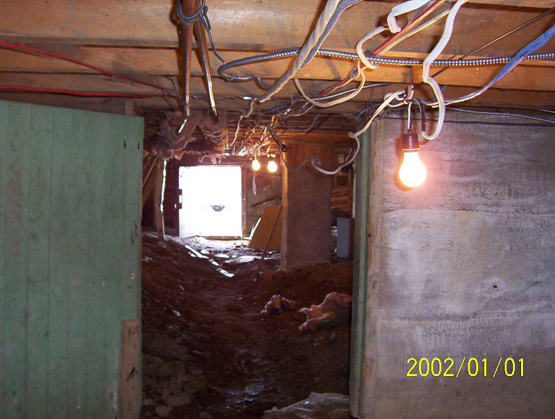 Crawl space under public building